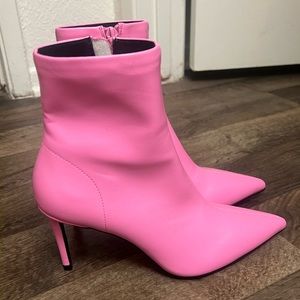 JEFFREY CAMPBELL
pink pointy toe booties
size 6.5